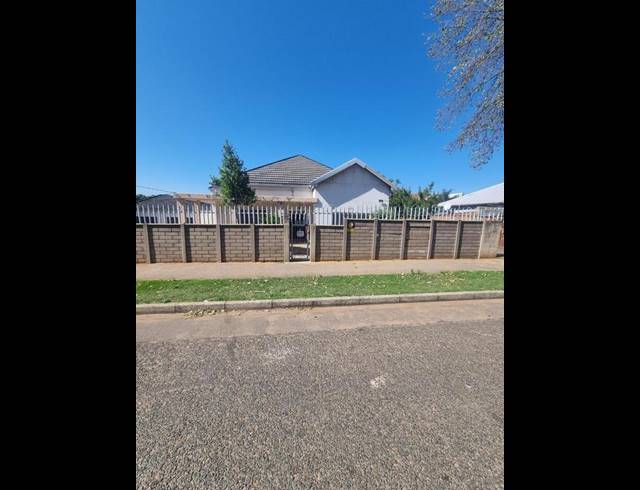 8 BEDROOM HOUSE FOR SALE IN MALVERN
